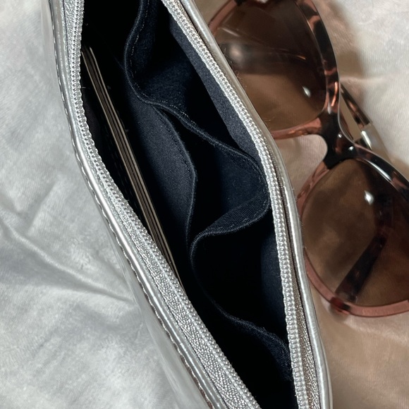 Bobbi Brown The Stella/s DG4 Sunglasses, silver case that includes mirror. - Picture 7 of 11